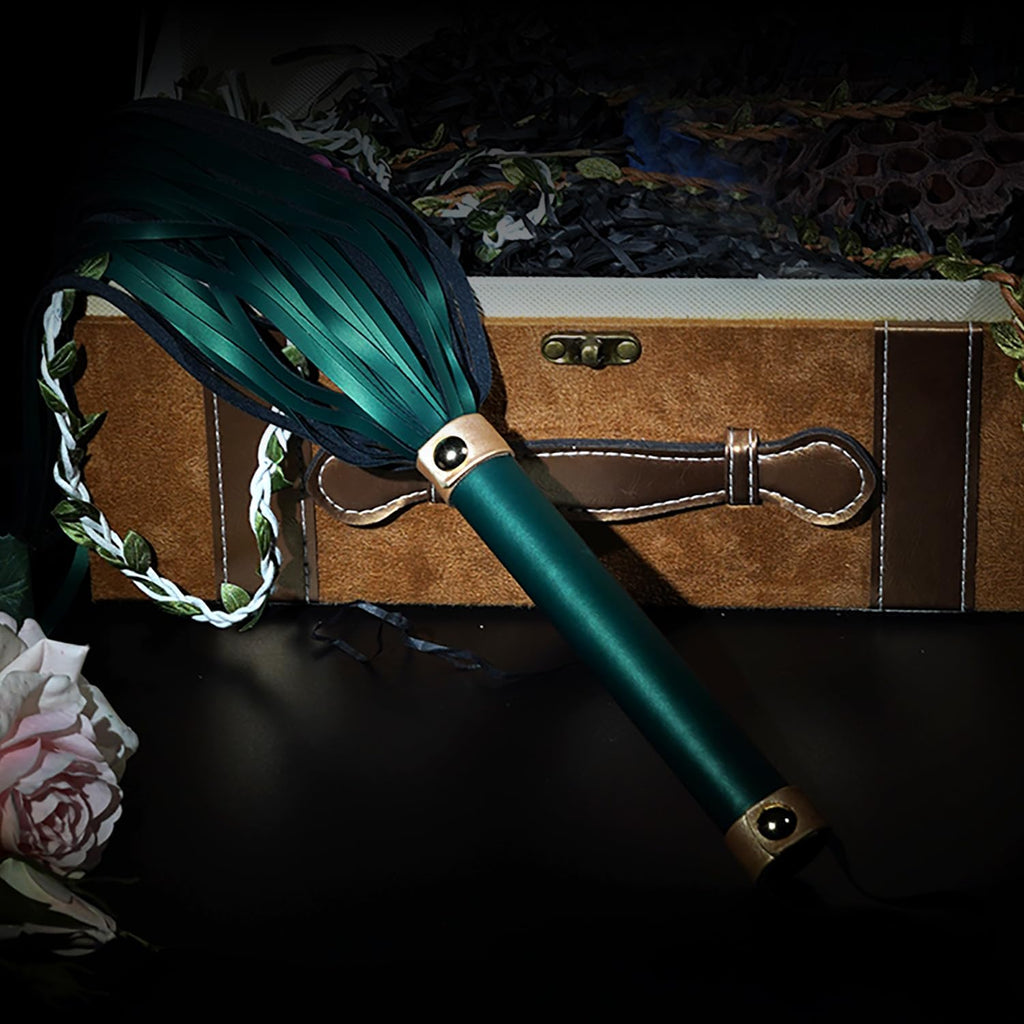 Eco-Friendly PU Leather Handwoven Green Training Whip, 16cm Handle &amp; 29cm Tail, Lightweight Equestrian Whip for Stylish Performance